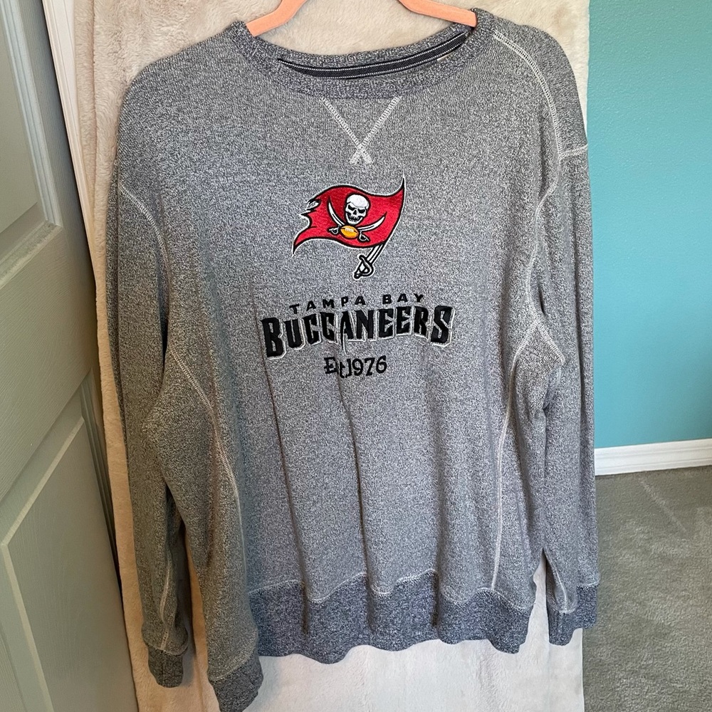 Tommy Bahama Tampa Bay Buccaneers sweatshirt